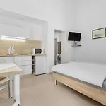 Val * פולה